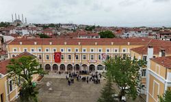 Edirne’de 50 yıl önce mezun olan öğrenciler yeniden buluşmanın mutluluğunu yaşadı