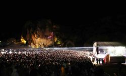 Ekin Uzunlar, Ayazini Frig Vadisi’nde unutulmaz bir konser verdi