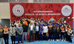 Floor Curling müsabakalarında gençler kıyasıya yarıştı