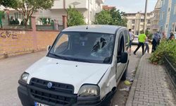 Hafif ticari araç ile scooterlar çarpıştı: 2 çocuk yaralandı