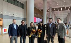 Hagi ile Popescu, İstanbul Havalimanı’nda çiçeklerle karşılandı