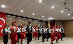 Halk oyunları gösterileri alkış aldı
