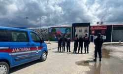 Hapis cezasıyla aranan 2 şahsı jandarma yakaladı