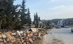 İki tır ve bir otomobilin karıştığı kazada otoyol savaş alanına döndü