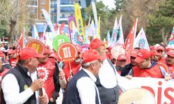 İşten çıkarmaların gölgesinde işçi sendikası yürüyüş yaptı