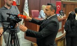 İzmit Belediyesi’nin meclisinde bantlı gönderme