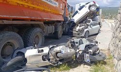 Kamyon yoldan çıktı önüne gelen taşıtı ezdi