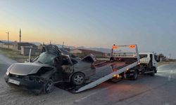 Konya’da direğe çarpan otomobilin sürücüsü hayatını kaybetti
