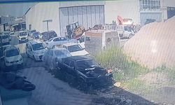 Kurtarıcıdan inerken halatı kopan forklift, park halindeki otomobile çarptı