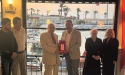 Kuşadası Ticaret Odası’nda Meclis Üyelerine plaket verildi