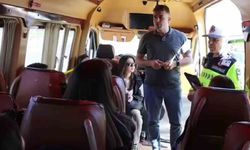 Manisa’da sivil jandarma yolcu gibi otobüse binerek denetleme yaptı