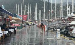 Marmaris baharı yağmurla uğurluyor