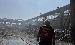 Mersin’deki fabrika yangınında soğutma çalışmaları sürüyor