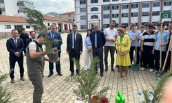 Öğrenciler gelecekleri için fidan diktiler