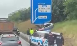 Otomobil trafik levhasına çarptı: 1 yaralı