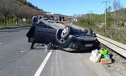 Pazaryeri’nde çarpışan otomobillerden biri takla attı: 1 yaralı