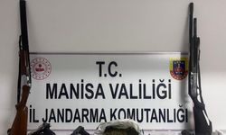 Ruhsatsız silahlar ve uyuşturucuyla yakalandı