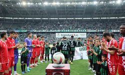 Şampiyon Kocaelispor son maçına alkışlarla çıktı