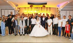Samsunsporlu futbolcu dünya evine girdi: Takım arkadaşları yalnız bırakmadı
