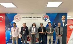 Satrançta gençler ve emektarlar kıyasıya mücadele etti