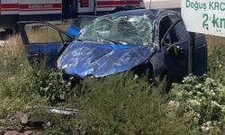 Takla atan otomobilde 2 kişi yaralandı