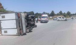 Ticari araç yandan çarptığı kamyoneti devirdi