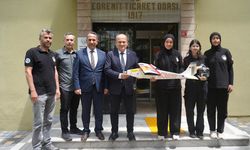 Türkiye ikincisi olan öğrencilerden Edremit Ticaret Odası’na ziyaret