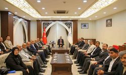Vali Çelik, Şemdinli muhtarlarıyla bir araya geldi