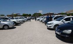 Van’daki oto pazarı satıcılarla doldu