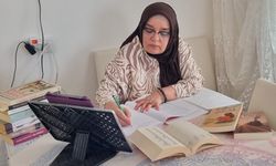 60’ından sonra üniversite mezunu oldu, şimdi iki kitapla okurlarıyla buluşuyor