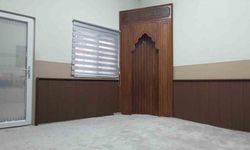 Ahşap oyma ile yenilediler, mescidi bayrama hazırladılar