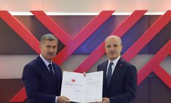 AİÇÜ Rektörü Prof. Dr. İlhami Gülçin, rektörlük mazbatasını aldı