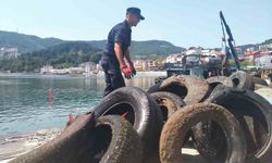 Amasra’da dalgıçlar limandaki çöpleri temizledi