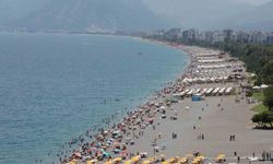 Antalya’da termometreler 35 dereceyi gösterdi, LGS’den çıkanlar denize koştu