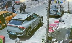 Arnavutköy’de yolun karşısına geçmek isteyen adama taksi çarptı