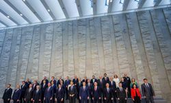 Bakan Güler, NATO Savunma Bakanları ile aile fotoğrafı çektirdi