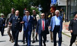 Bakan Yardımcısı Aktaş ve Vali Aygöl, vatandaşlarla bayramlaştı