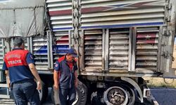 Balataları tutuşan tırın küle dönmesini itfaiye önledi
