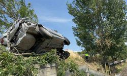 Balıkesir’de takla atan otomobil kanala uçtu
