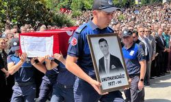 Belediye önüne Başkan Zeyrek’e acı veda