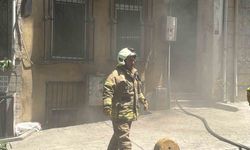 Beyoğlu’da ütü prizde unutulunca yangın çıktı