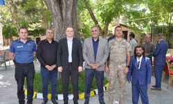 Bulanık’ta protokol halkla  bayramlaştı