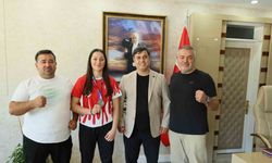 Dünya ikincisi Cemile Aykoç’a tebrik ve ödül