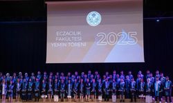 Eczacılık Fakültesi mezunları yemin etti