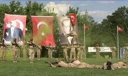 Edirne’de jandarma komandolardan nefes kesen gösteri: ’Güçlüyüz, Cesuruz, Hazırız’