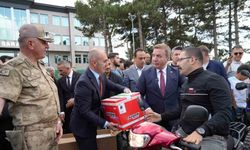 Erzincan’da kasksız motosiklet sürücülerine ücretsiz kask dağıtıldı