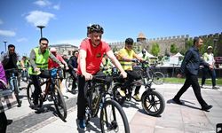 Erzurum’da pedallar sağlıklı hayatlar için çevrildi