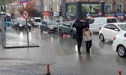 Erzurum’da sağanak hayatı felç etti