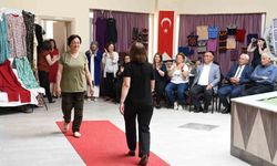 Ev hanımları kursla terzi oldu, kendi tasarımlarını defileyle tanıttı