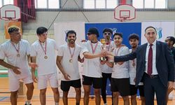 Futsal turnuvasında şampiyonlar ödüllerini aldı